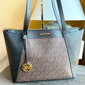 Michael Kors Voyager Zip Top Tote! Used Once! $398